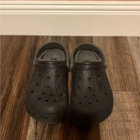 CROCS Black Water Shoes - Picture 1 of 3